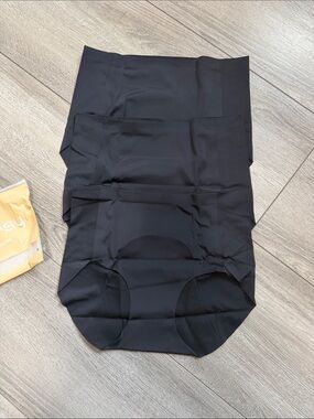 Black Seamless Kids High-Rise Underwear - Pack of 3